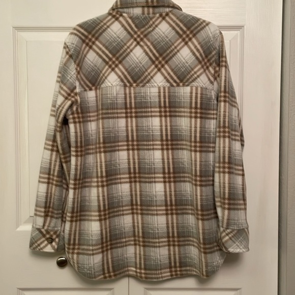 THREAD & SUPPLY Shacket Oversized Fleece Button Down with Pockets Medium - Picture 5 of 13
